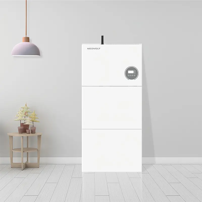 Inverter Hibrid Fase Tunggal dengan 4 MPPT